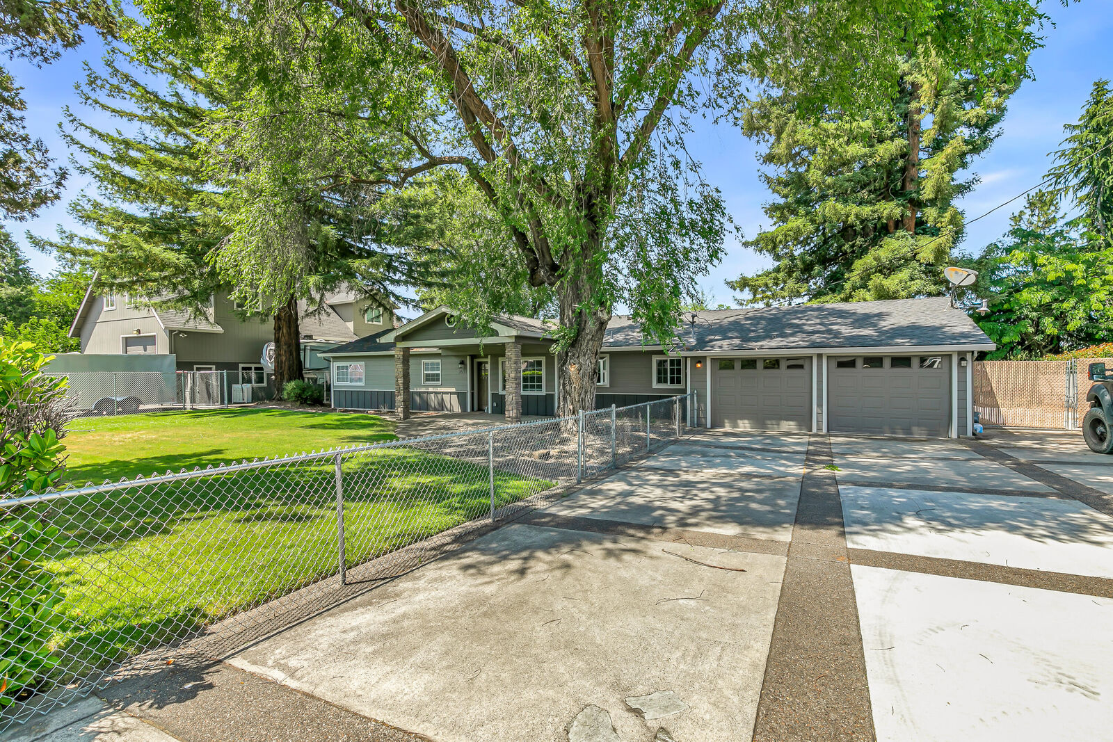 Property Photo:  2631 Delta Waters Road  OR 97504 