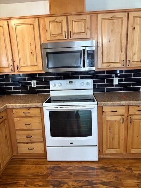 Property Photo:  3601 Avenue C Spc 30  OR 97503 