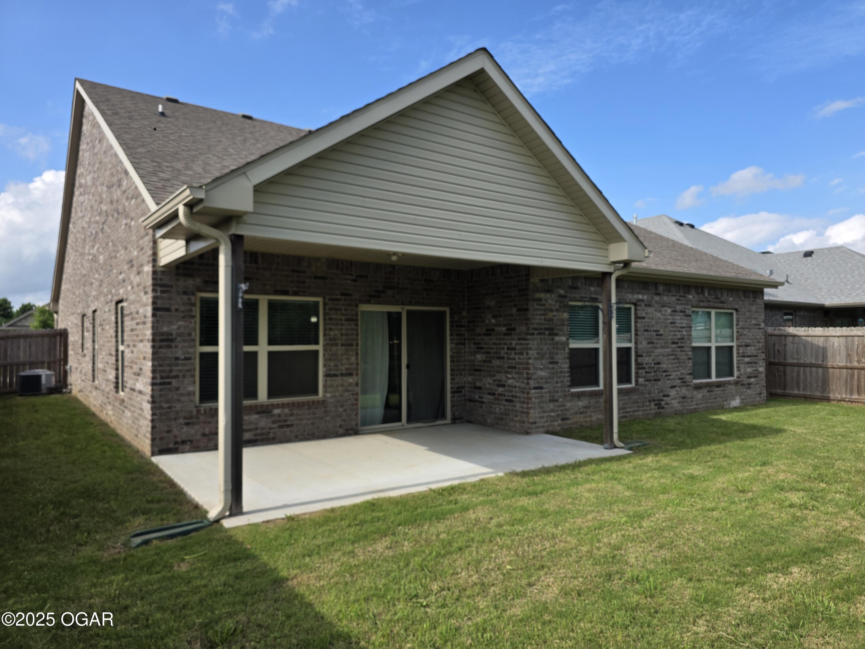 Property Photo: 6159 W Limerick Way AR 72704