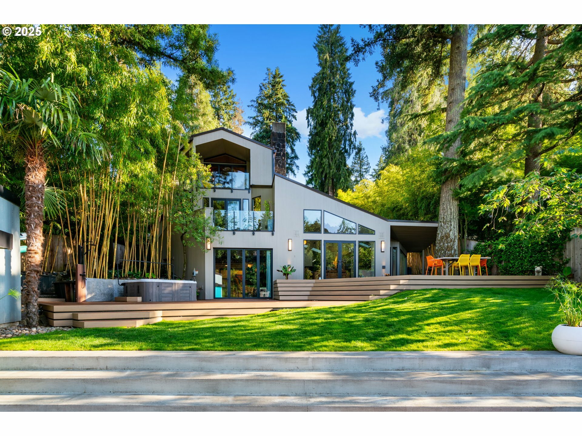 Property Photo: 1115 Lake Front Rd OR 97034