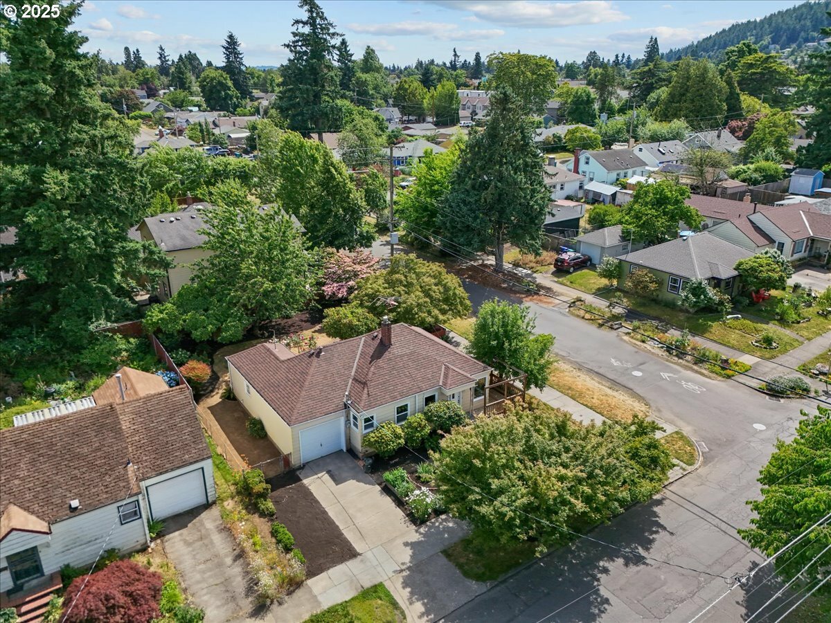 Property Photo: 8604 SE Yamhill St OR 97216