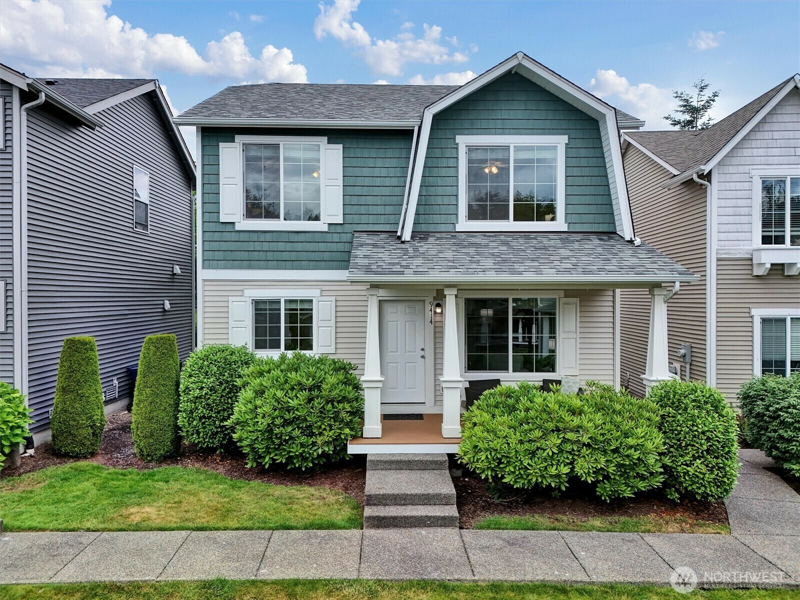 Property Photo: 9414 Hancock Avenue SE WA 98065