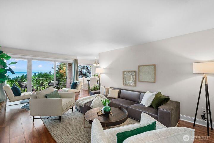 11515  Greenwood Avenue N B  Seattle WA 98133 photo