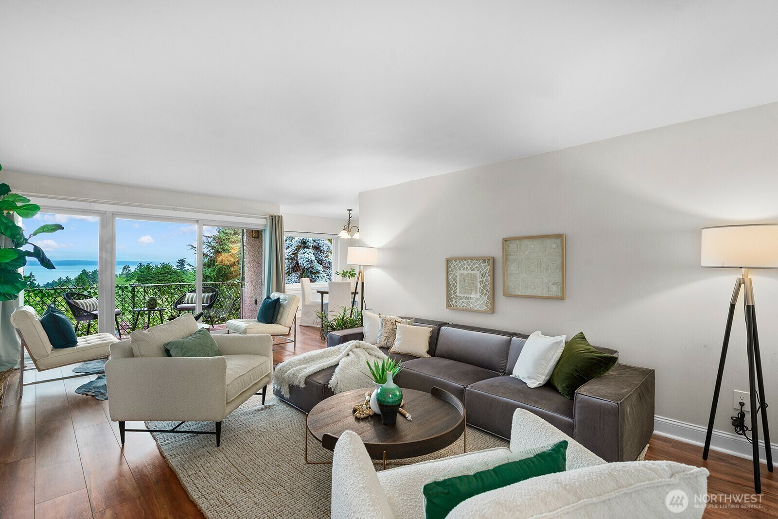Property Photo: 11515 Greenwood Avenue N B WA 98133