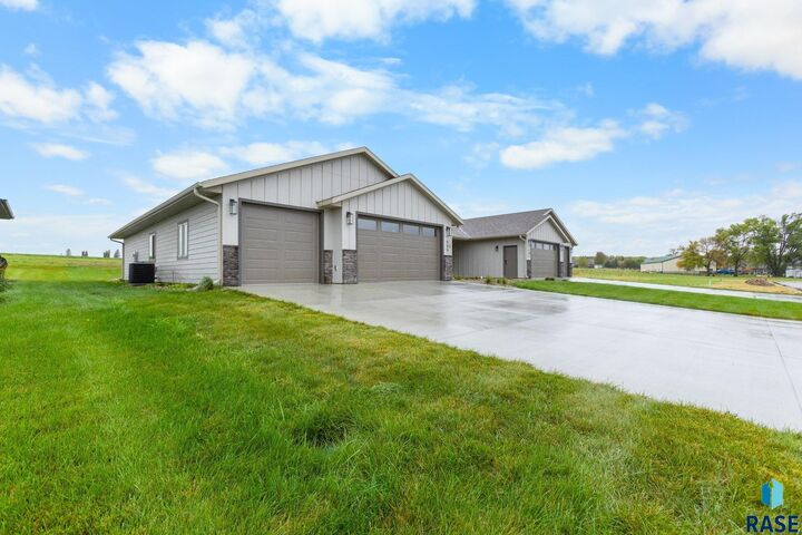 Property Photo: 505 Mill Pond Rd 2 IA 51246