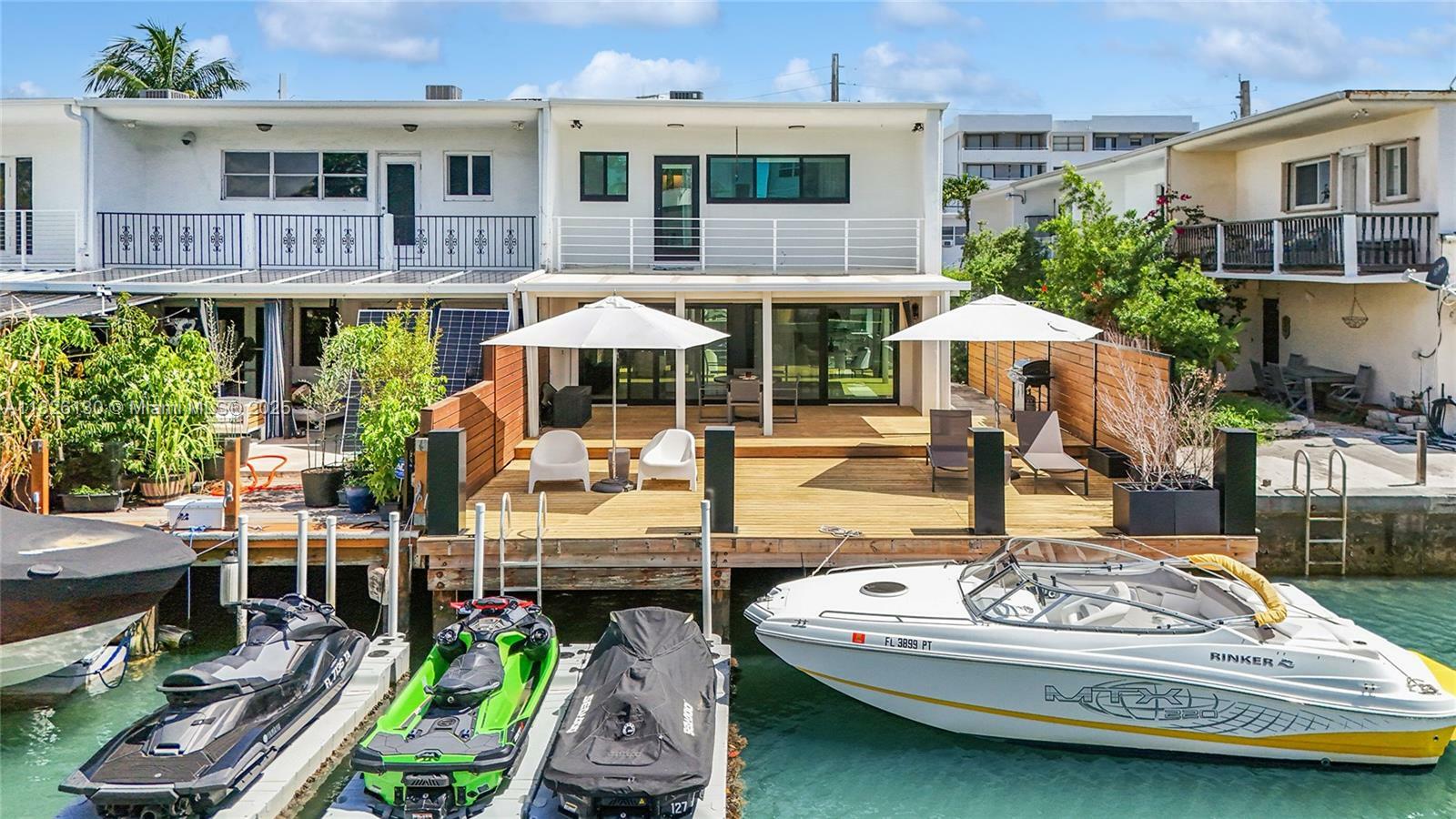 830 Raymond St  Miami Beach FL 33141 photo