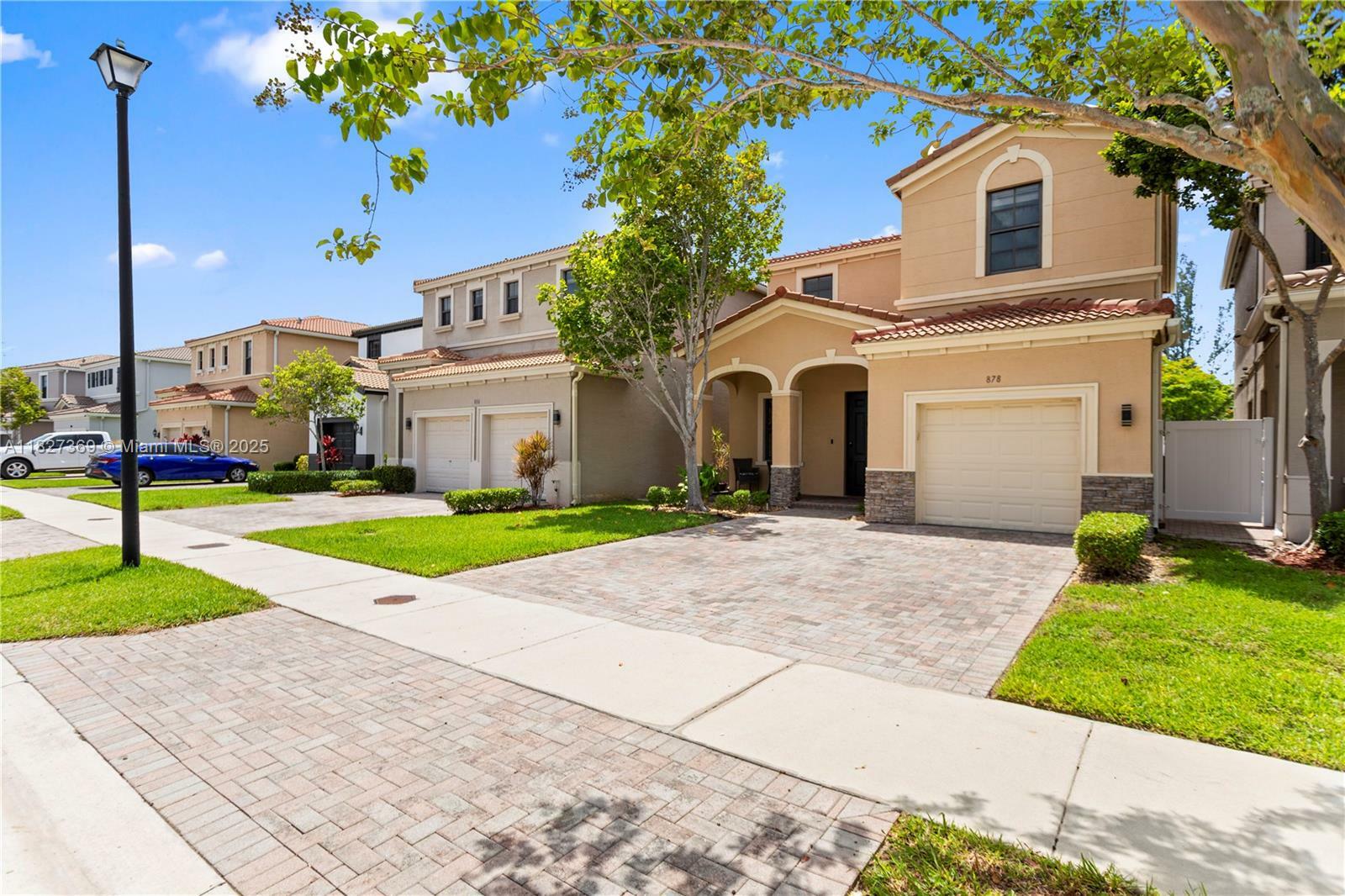Property Photo: 878 NE 191st St FL 33179