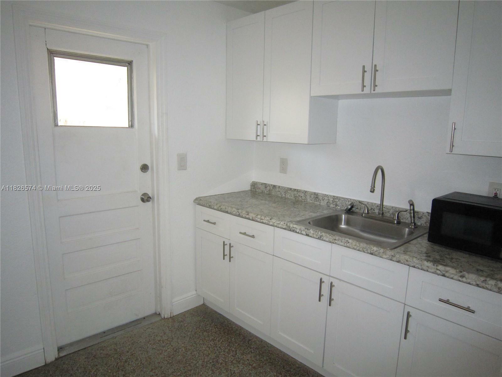 Property Photo: 2039 Taylor St A FL 33020