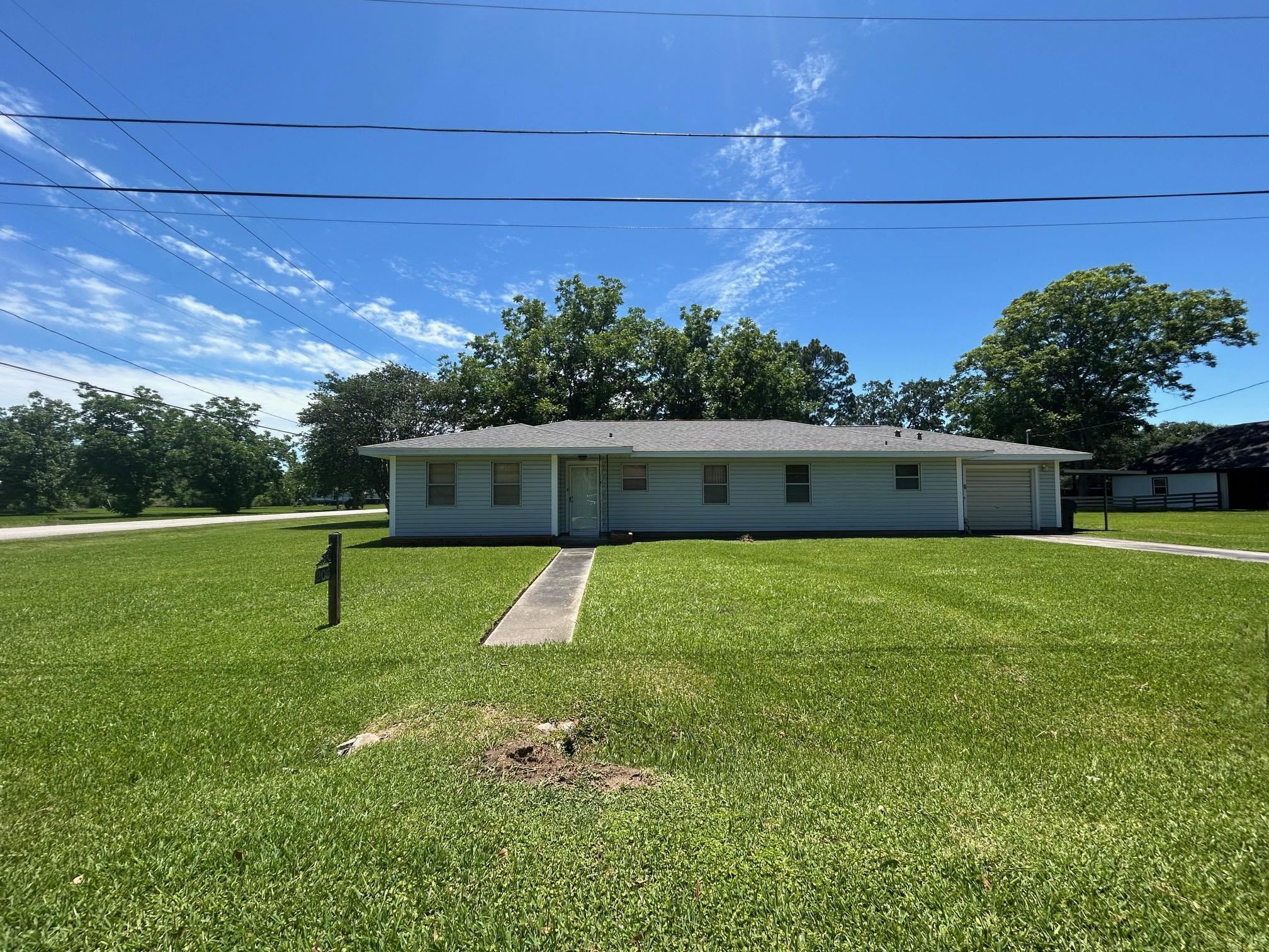 Property Photo: 205 Turner Ln TX 77611