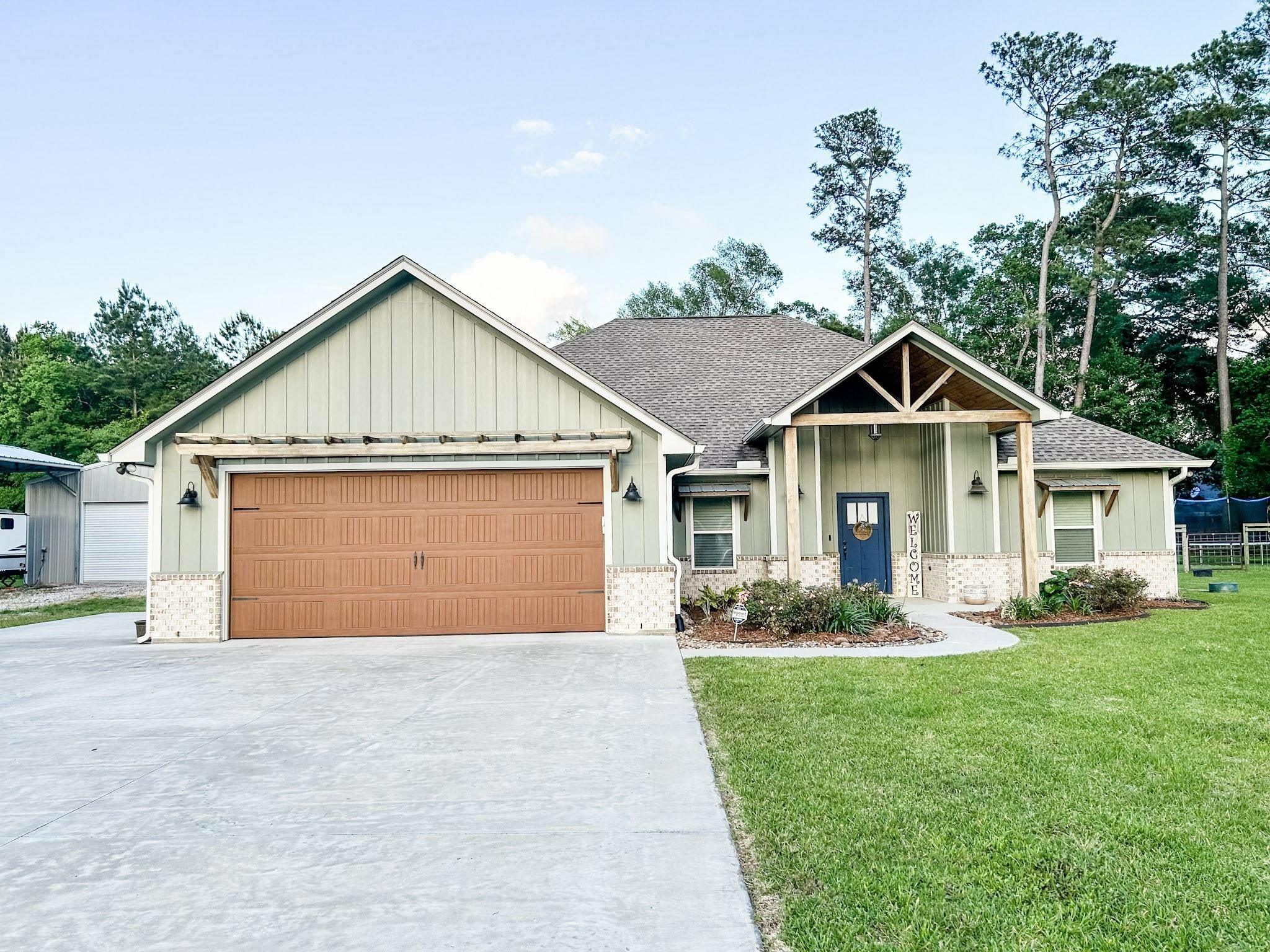 Property Photo:  4885 Silver Leaf Dr  TX 77630-1572 