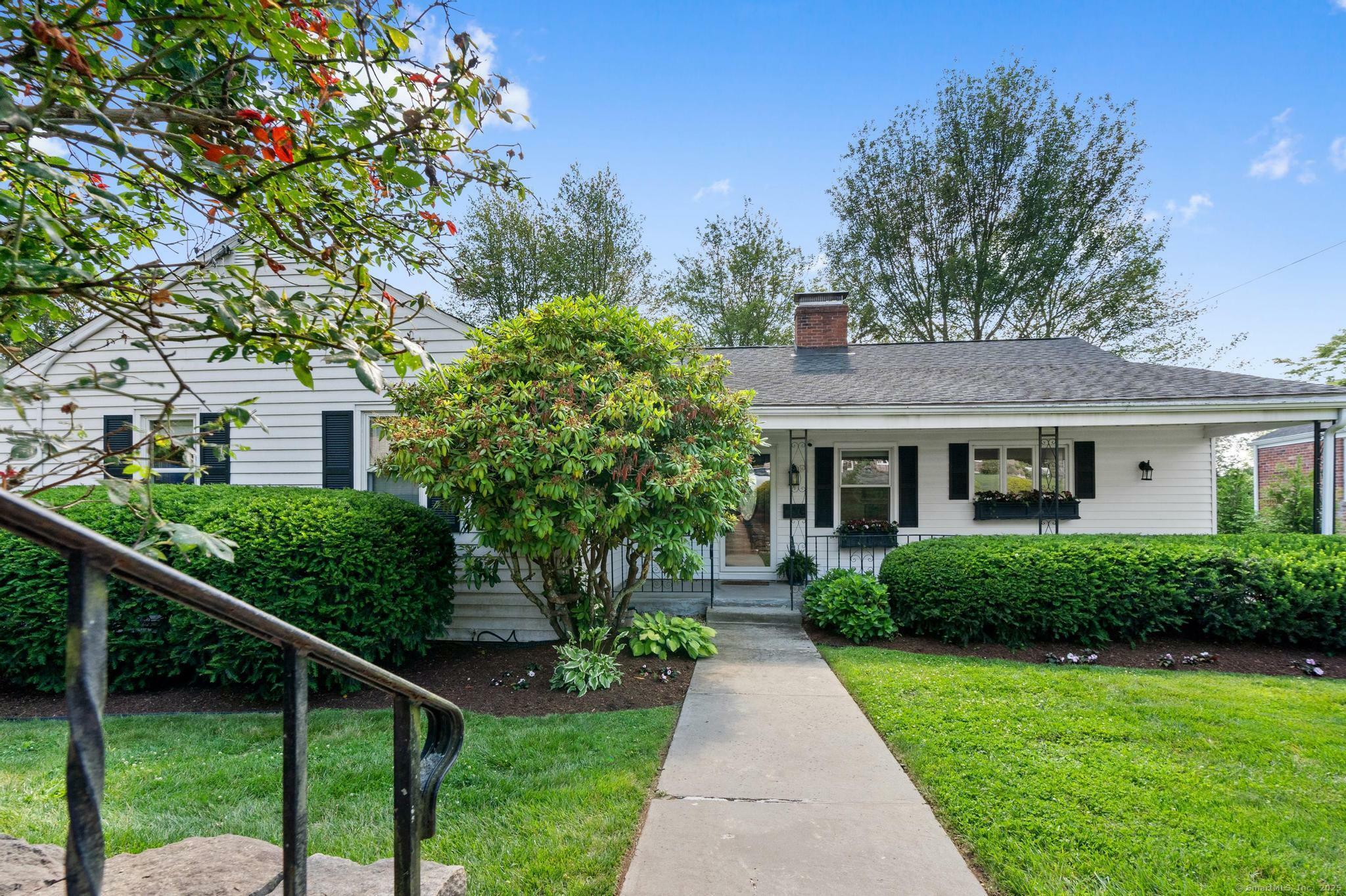 Property Photo:  29 Fairwood Farms Drive  CT 06107 