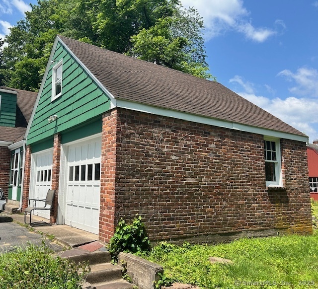 Property Photo: 70 Tunxis Avenue CT 06002