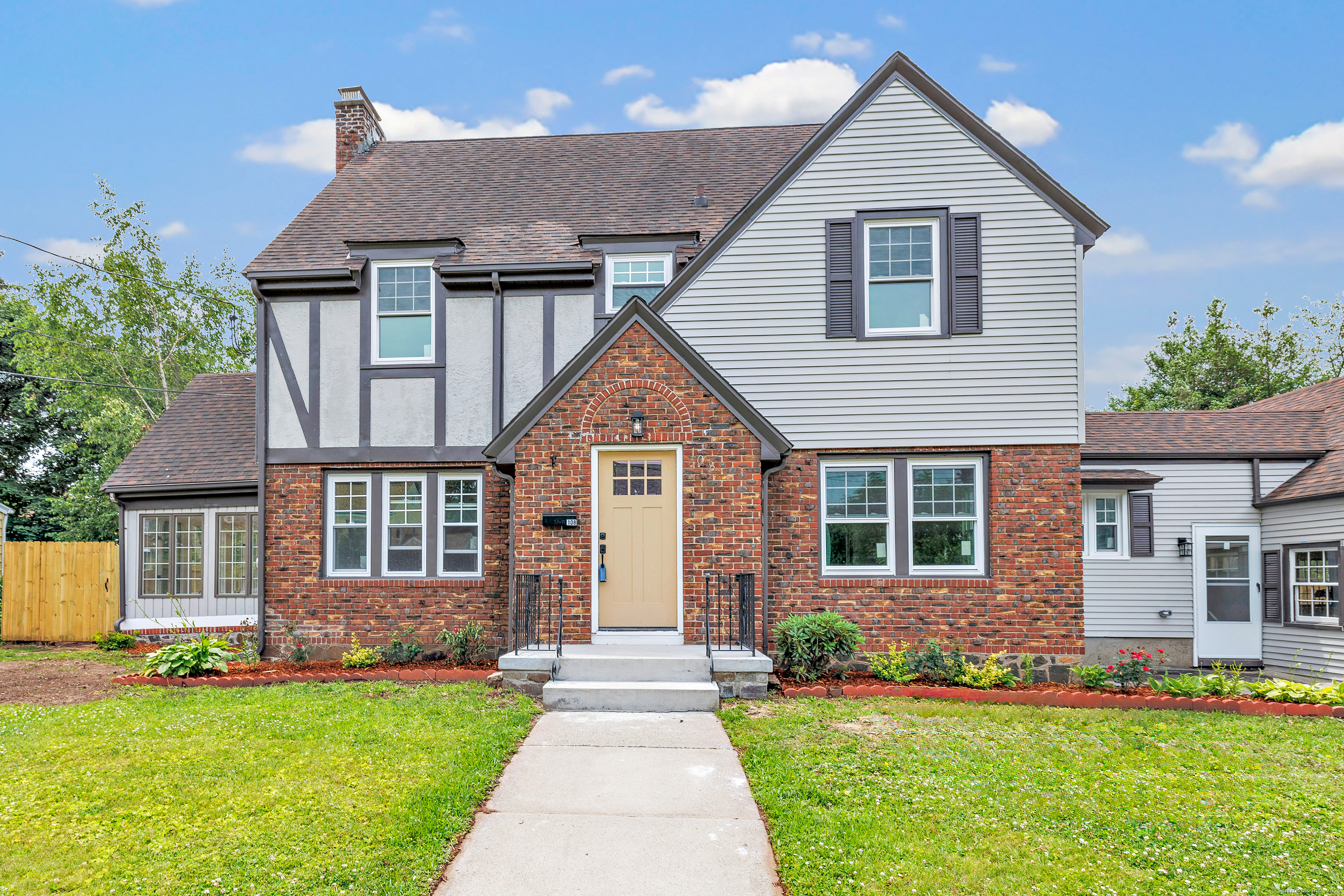 Property Photo:  108 Adams Street  CT 06052 