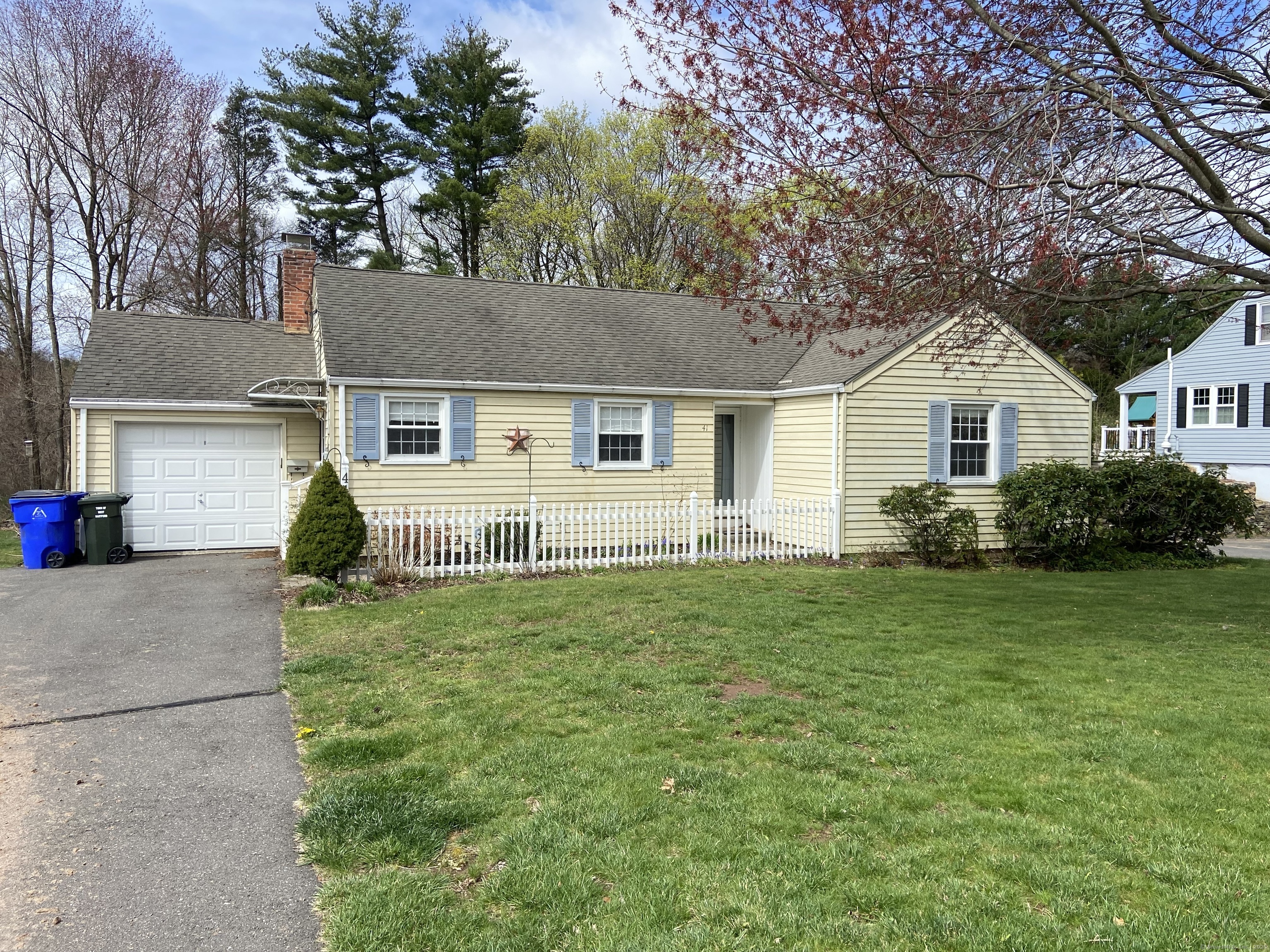 41 Briarwood Road  West Hartford CT 06107 photo
