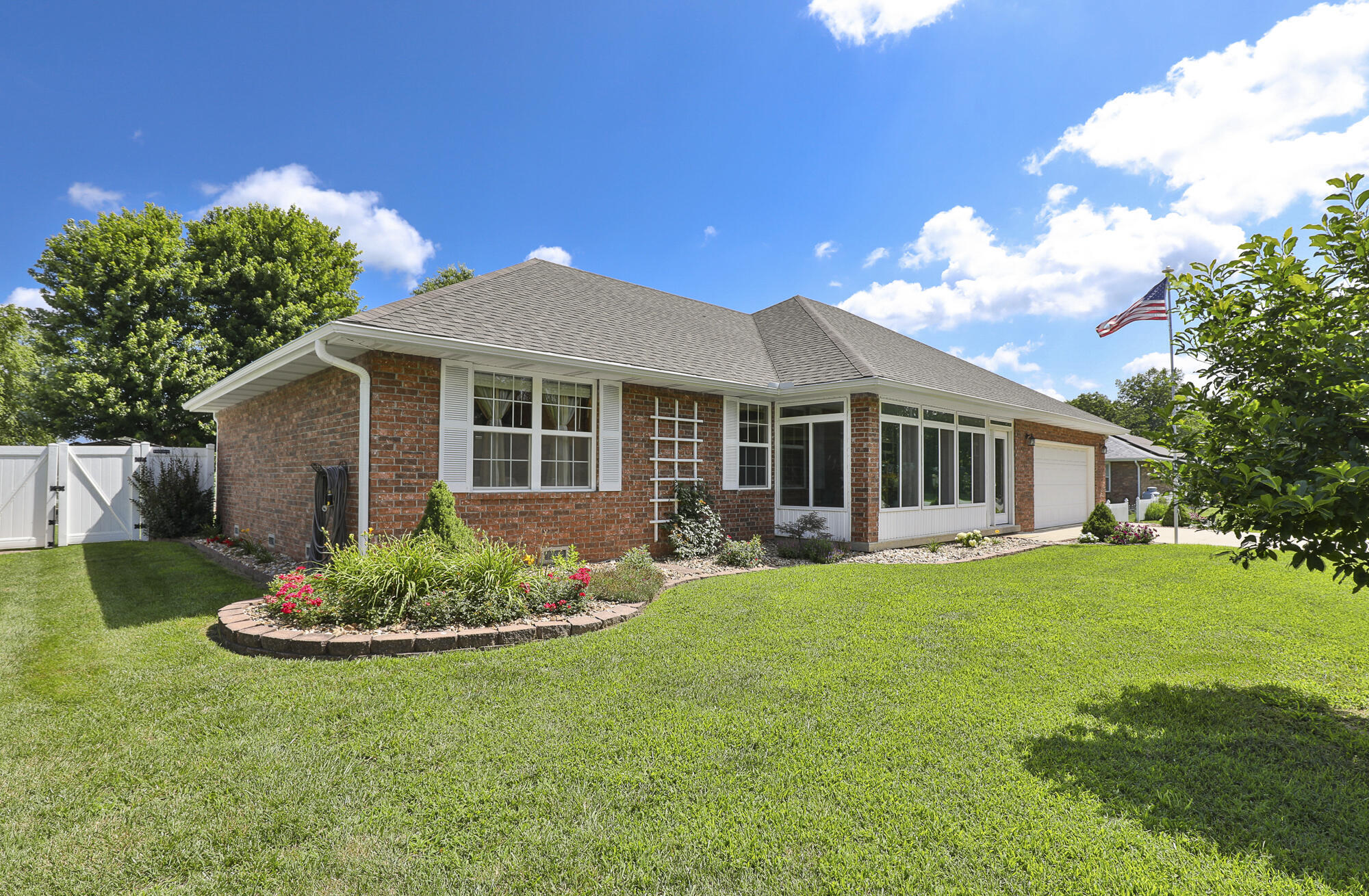 Property Photo: 745 E Lindon Street MO 65613