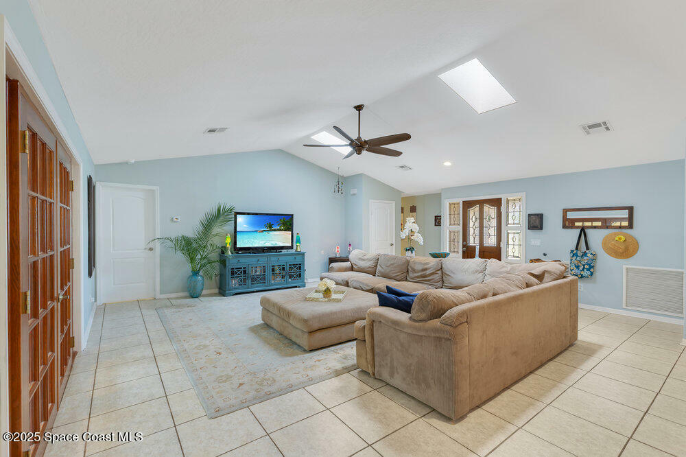 Property Photo:  7 Inwood Way  FL 32937 
