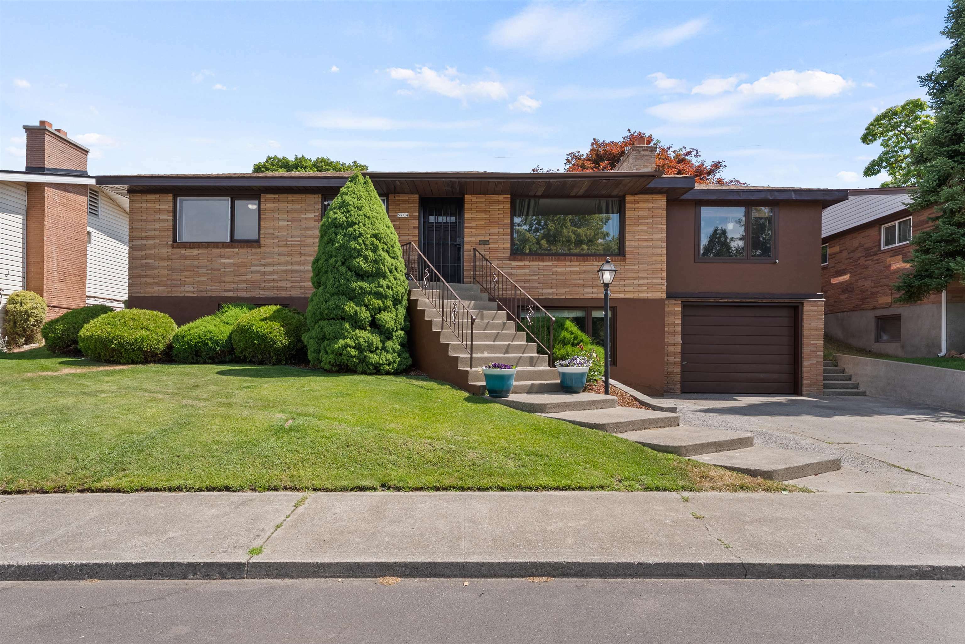 Property Photo: 5704 N Sutherlin St WA 99205