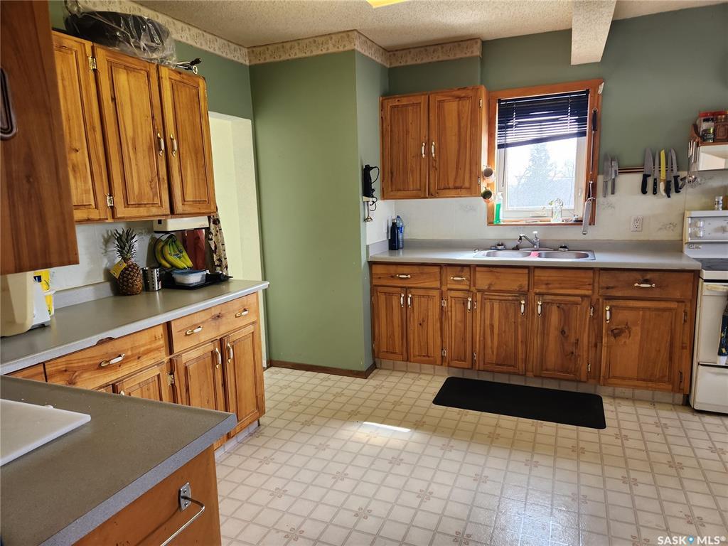 Property Photo: 705 Main Street SK S0E 1W0