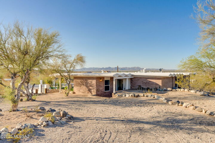 Property Photo: 5915 N Jimson Lane AZ 85743