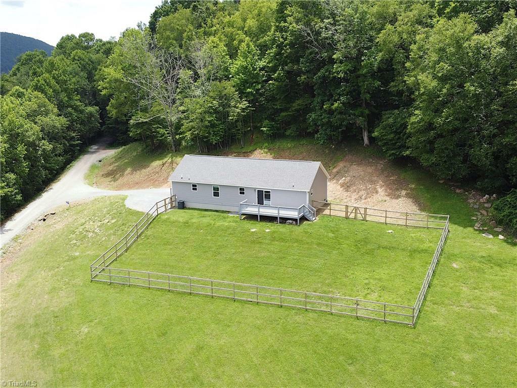 Property Photo: 242 Hickory Heights Drive NC 28607
