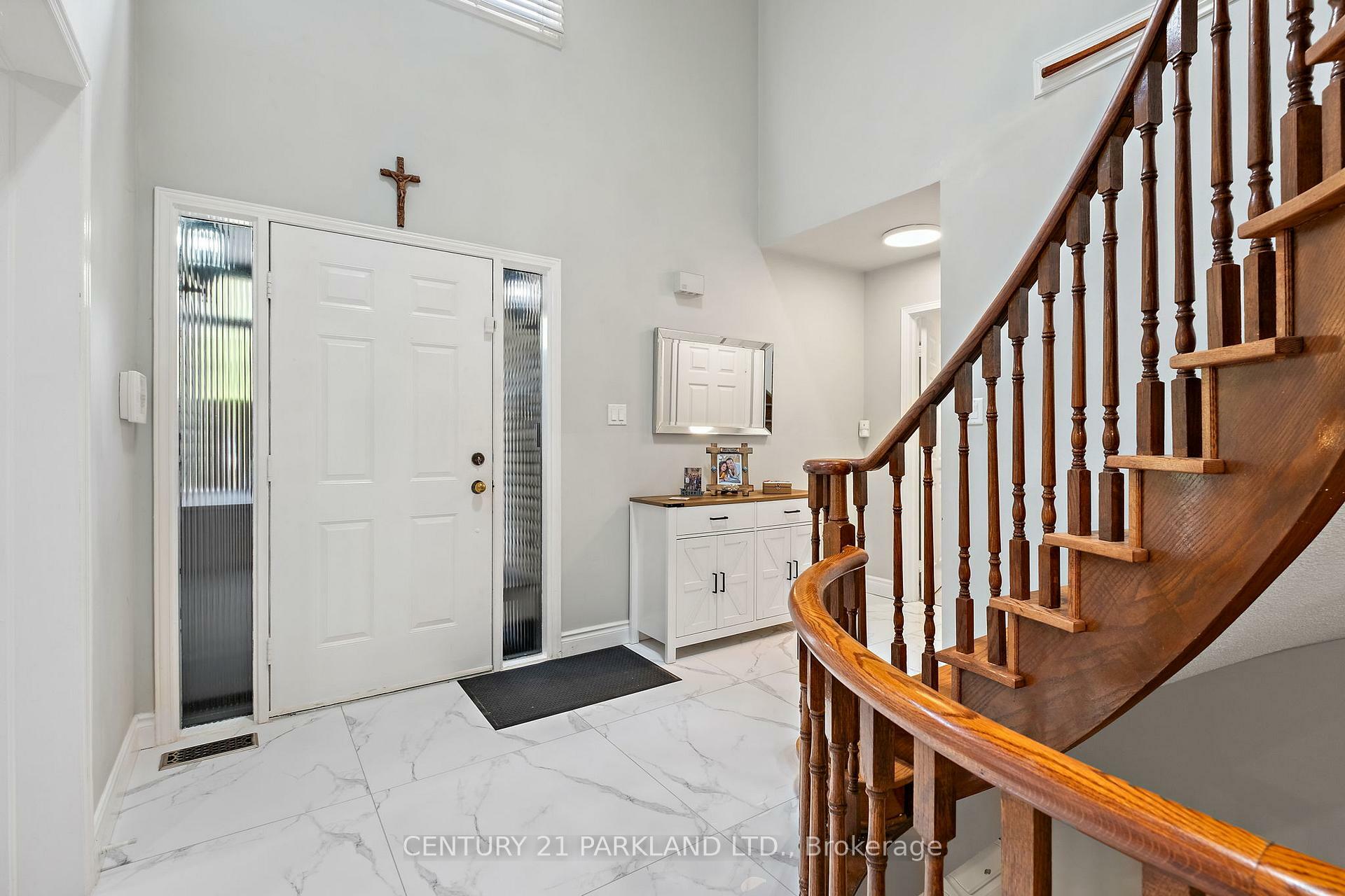 Property Photo: 87 Bonacres Avenue ON M1C 3B8