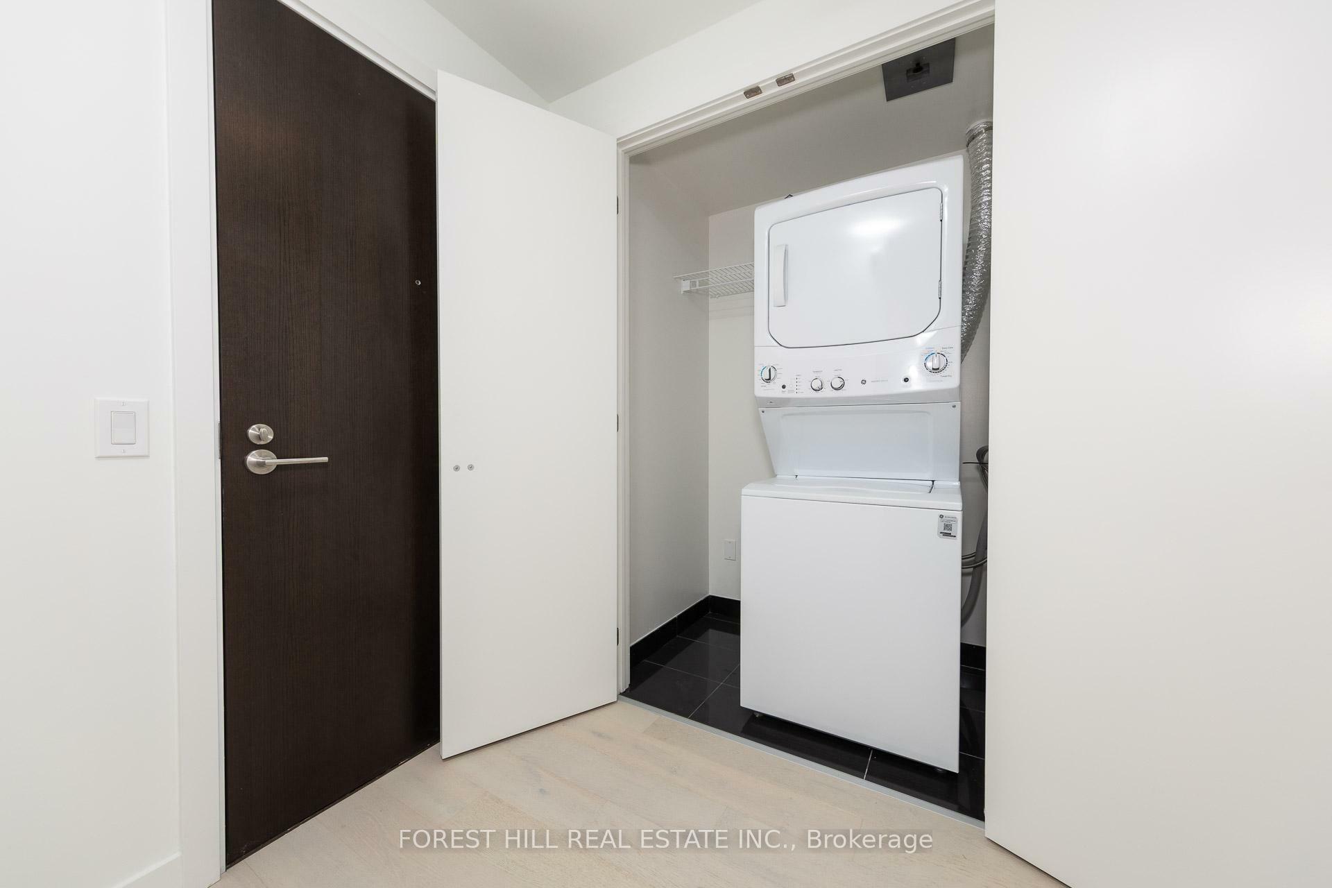 Property Photo: 11 Yorkville Avenue 3703 ON M4W 1L2