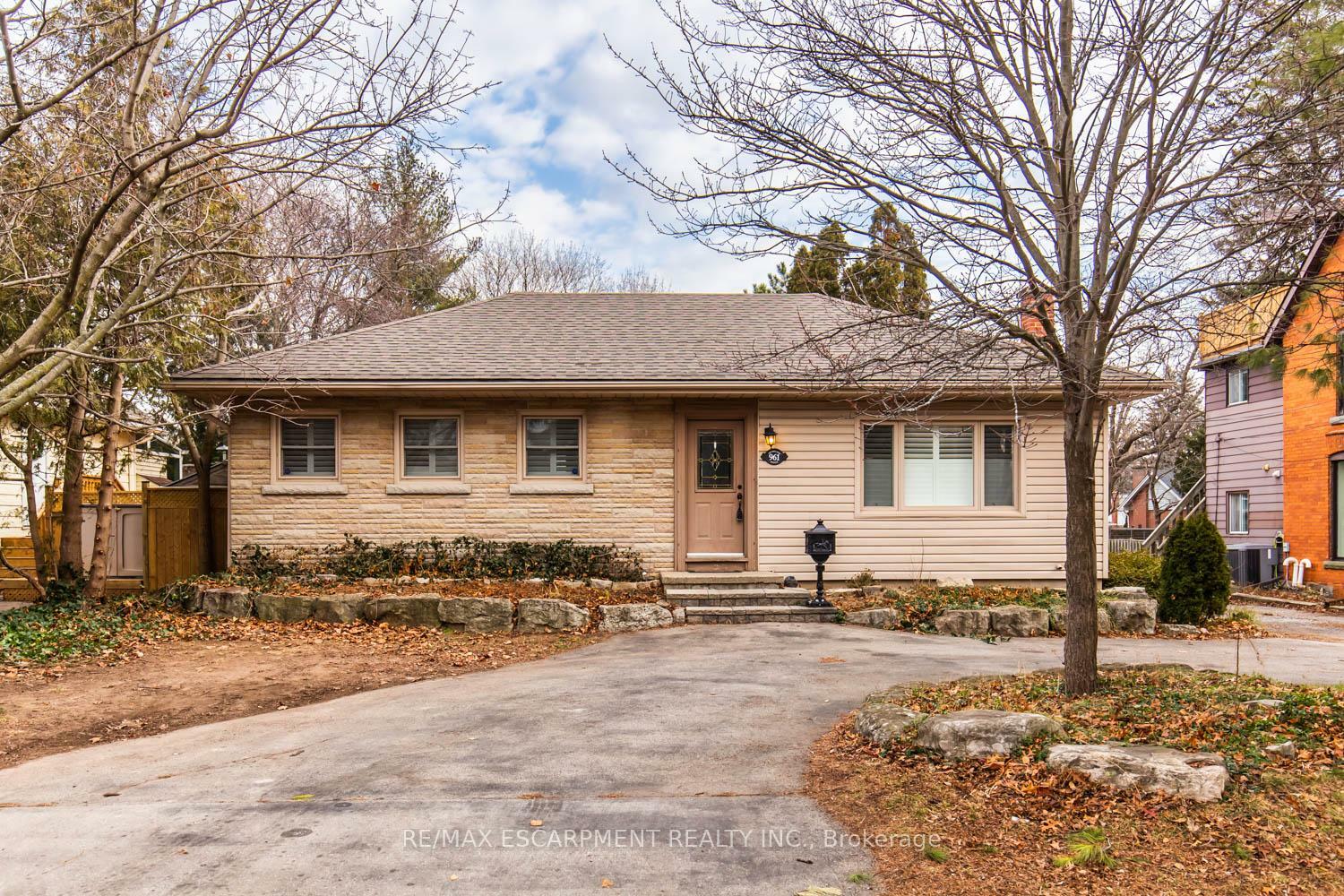 Property Photo: 961 Shadeland Avenue ON L7T 2M4