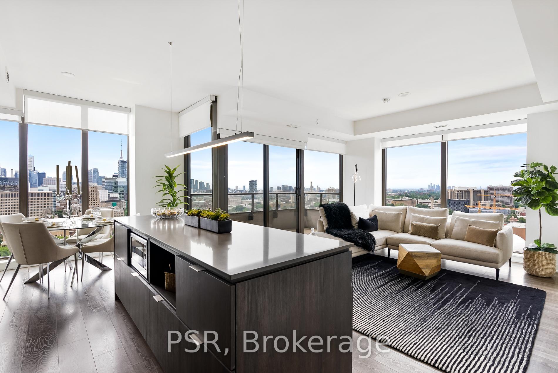 Property Photo: 2 St Thomas Street 2106 ON M5S 2Z1