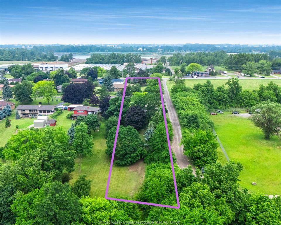 Property Photo: 26 Crest View Drive ON N8H 4H8