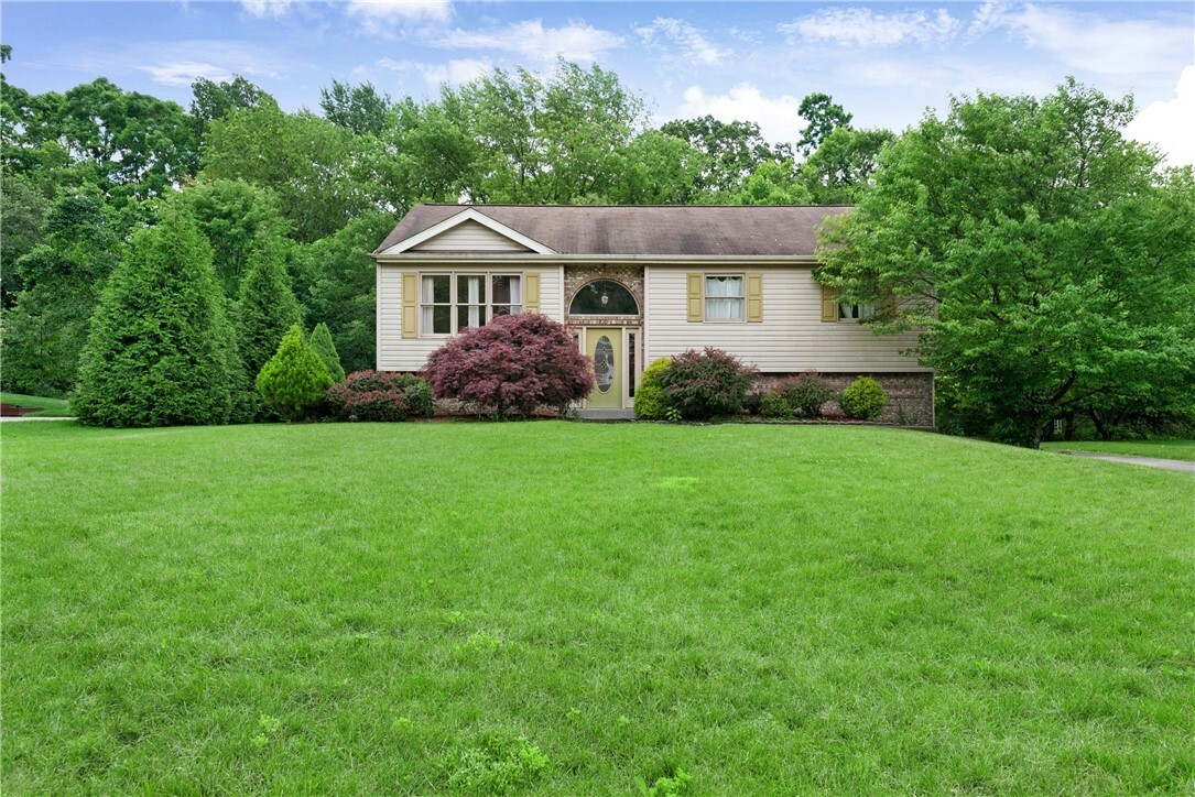 Property Photo: 230 Whitehaven Dr PA 15044