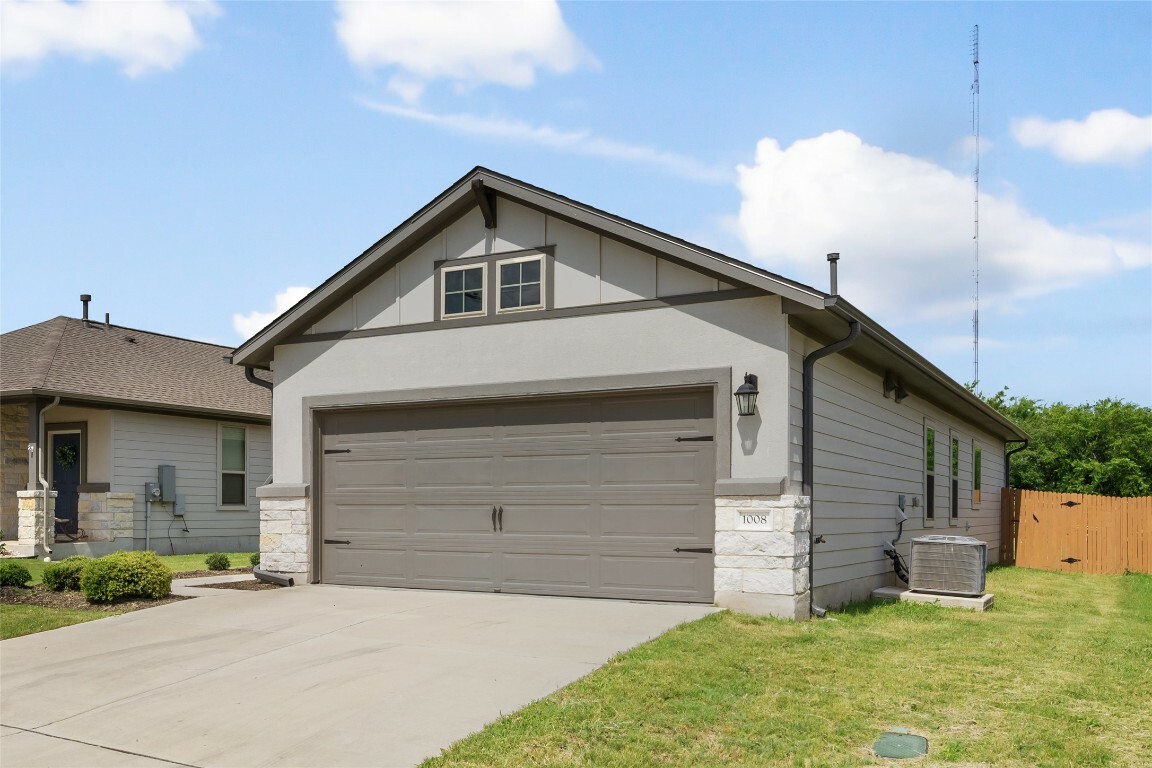 Property Photo: 1008 Kimblewick Drive TX 78626