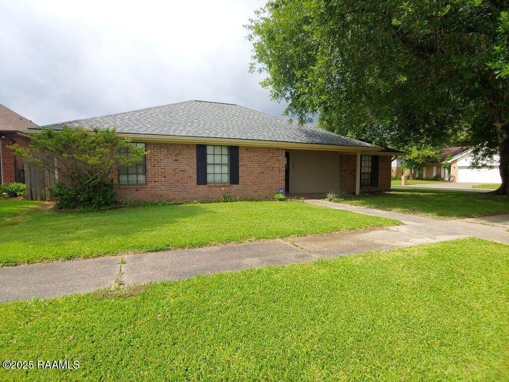 Property Photo: 200 Sleepy Hollow Drive LA 70506