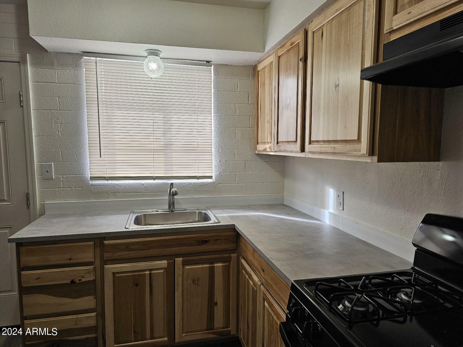 Property Photo: 2401 N Amarillo Street 2 AZ 85122