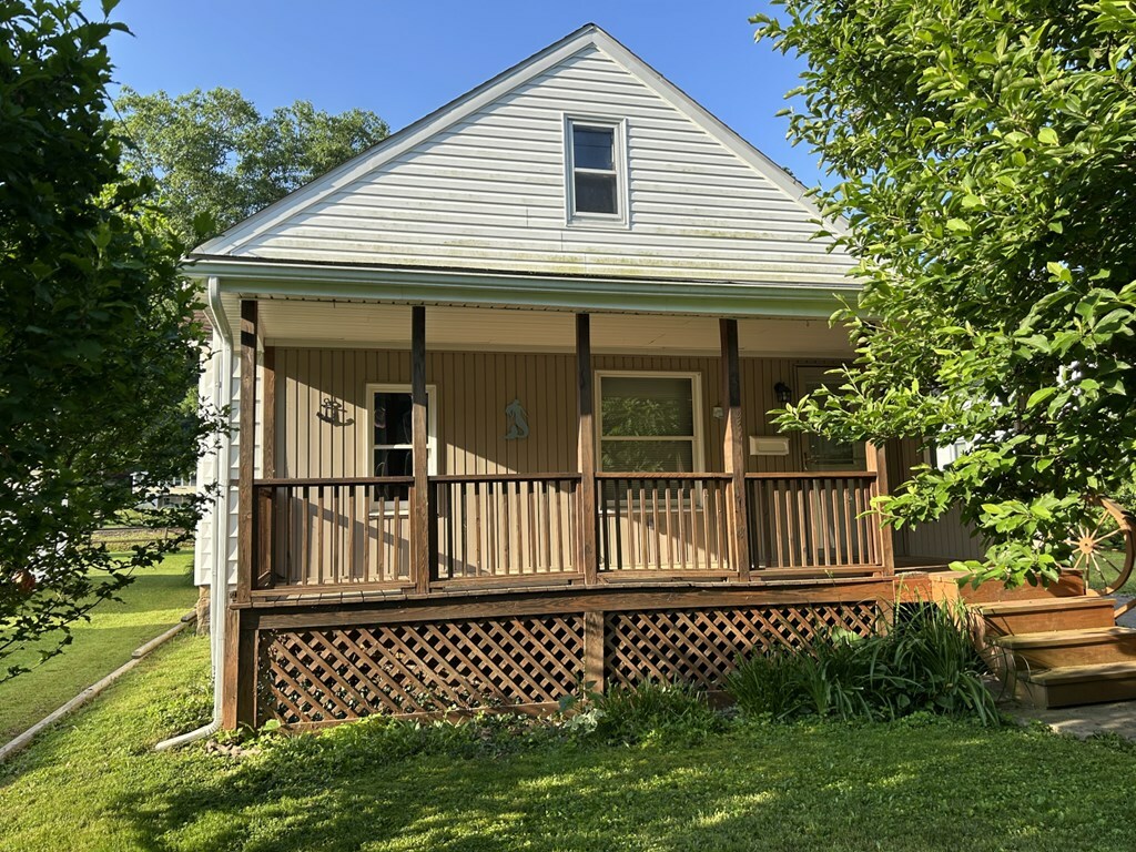 Property Photo: 315 Bank Street PA 16354