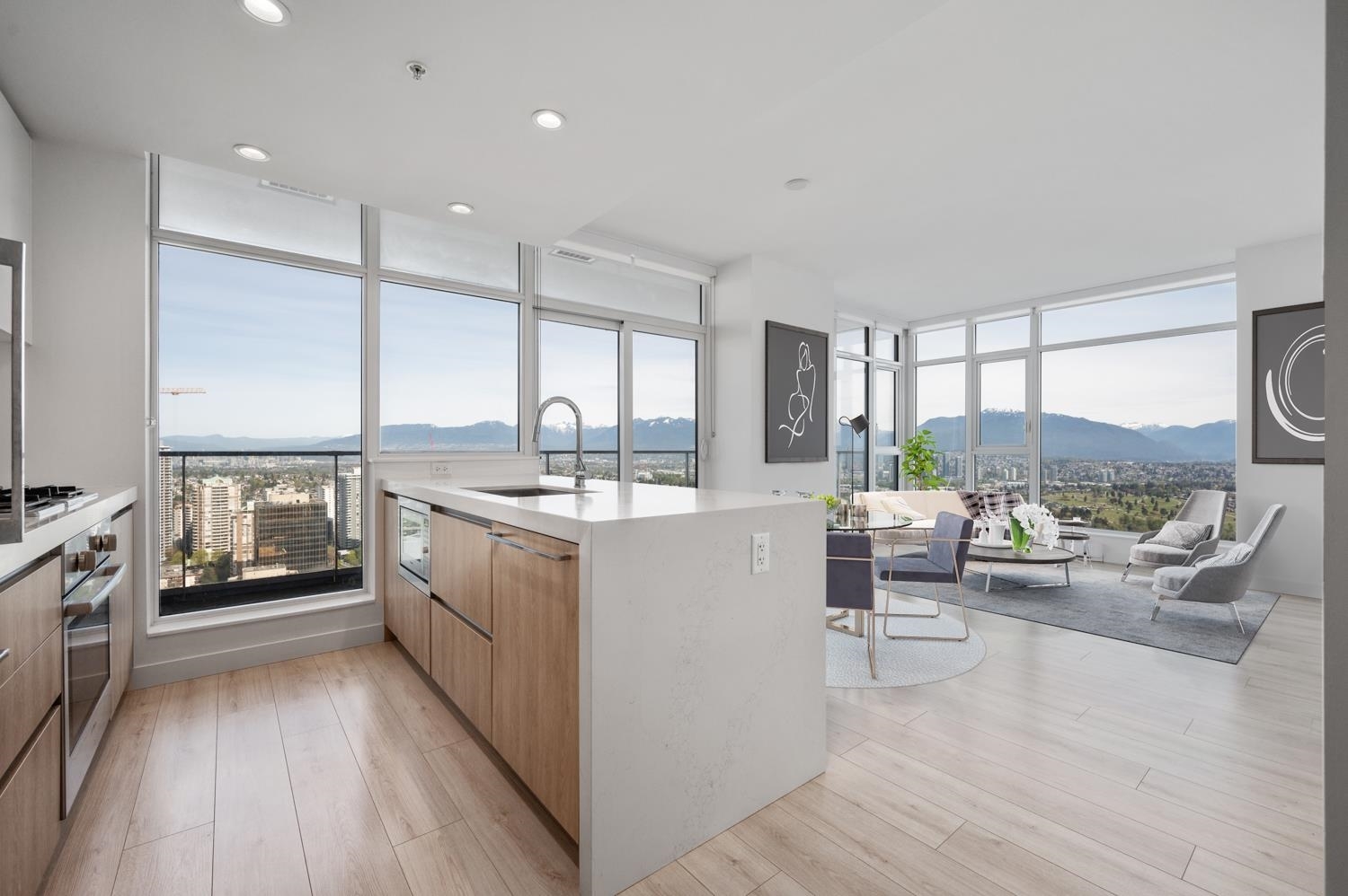 Property Photo: 6080 McKay Avenue 3204 BC V5H 0J4