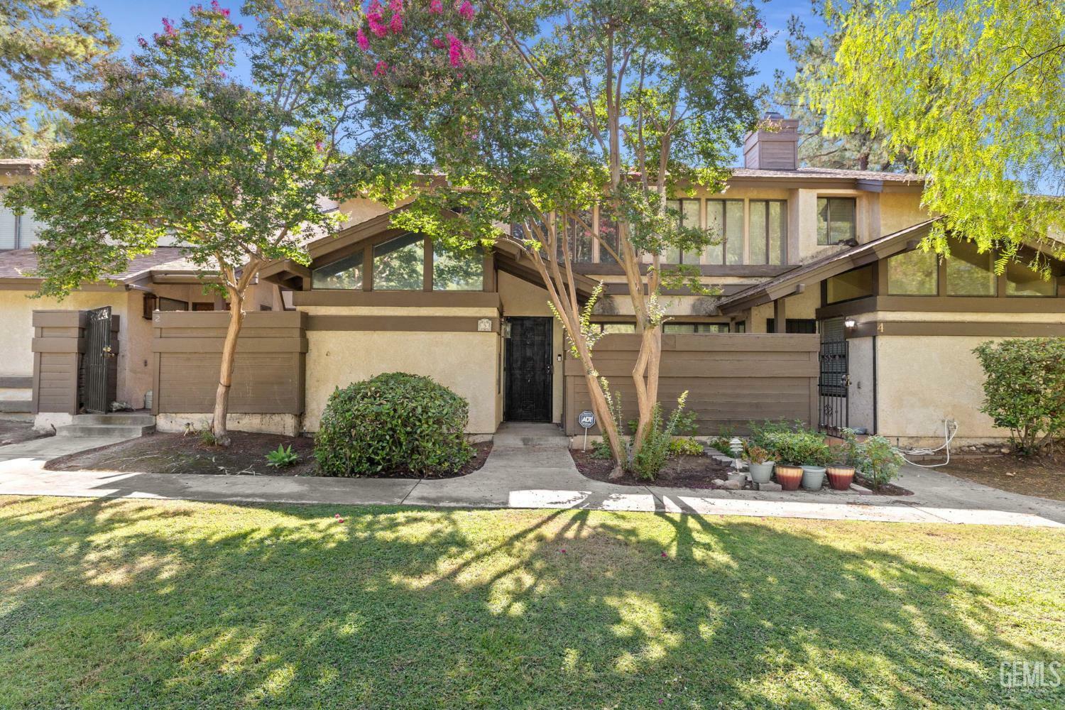 Property Photo: 3301 Columbus Street 3 CA 93306