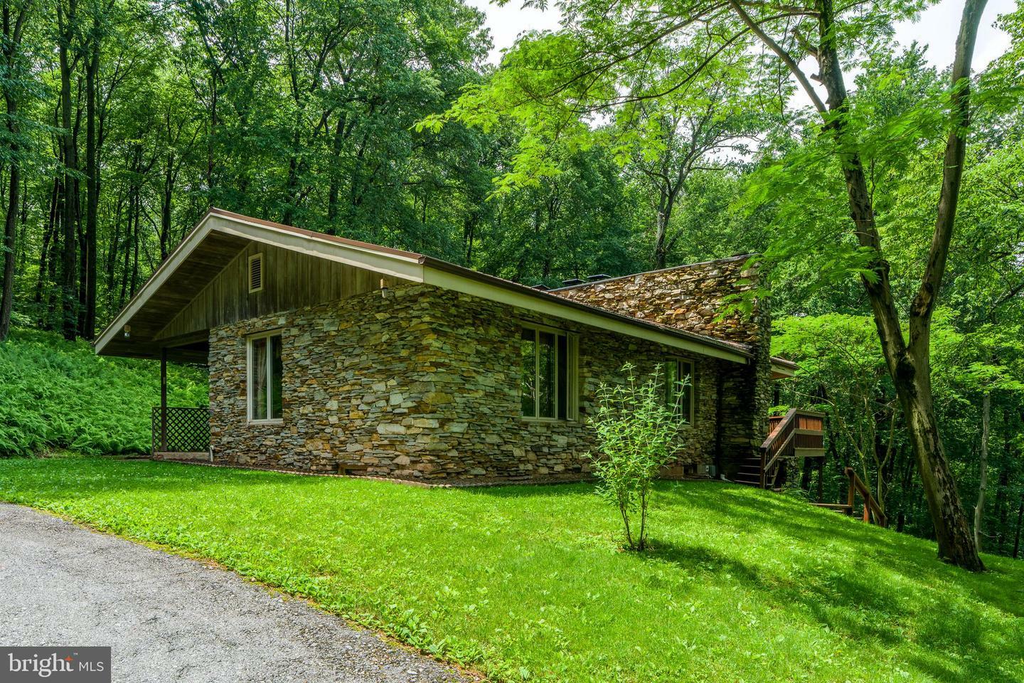 Property Photo:  135 Fraelich Road  PA 17517 