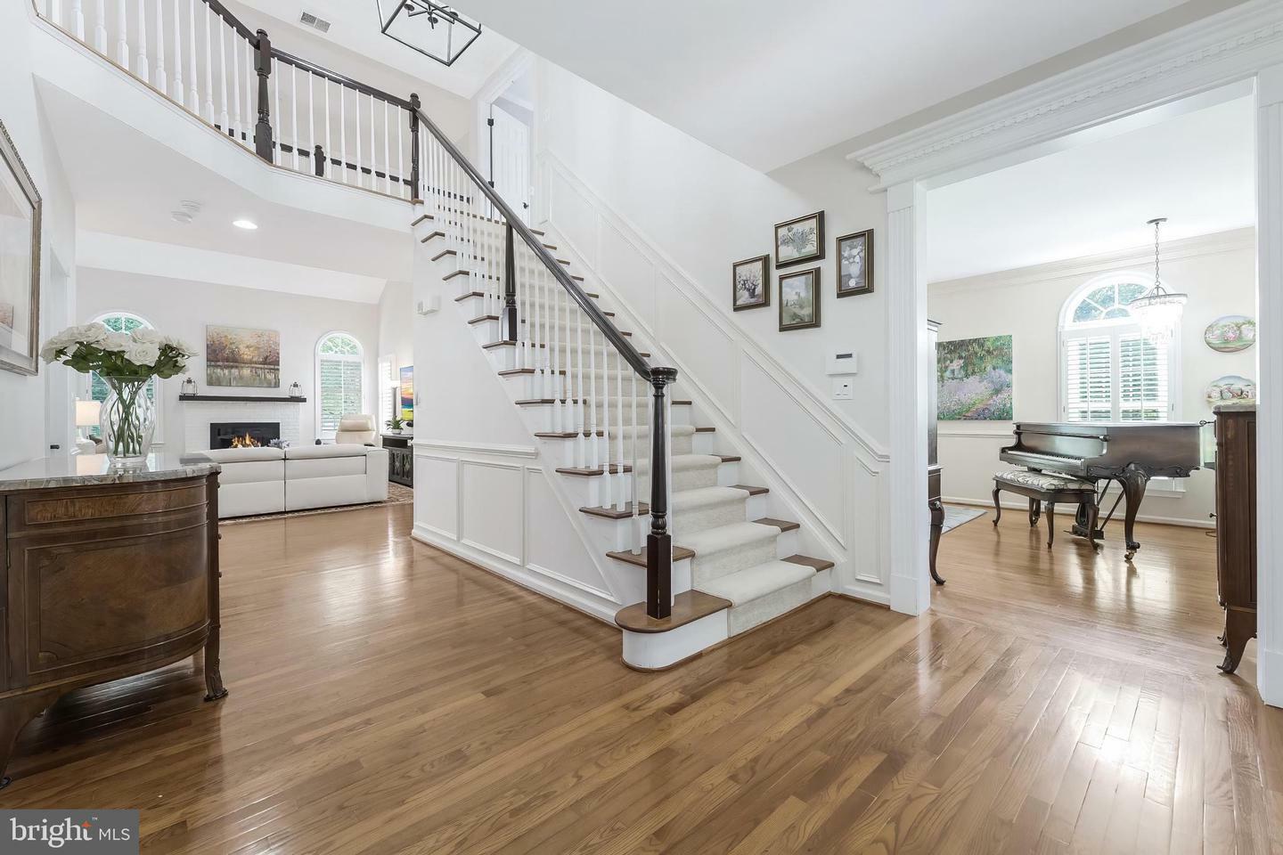 Property Photo: 12801 Owlsley Way VA 20171