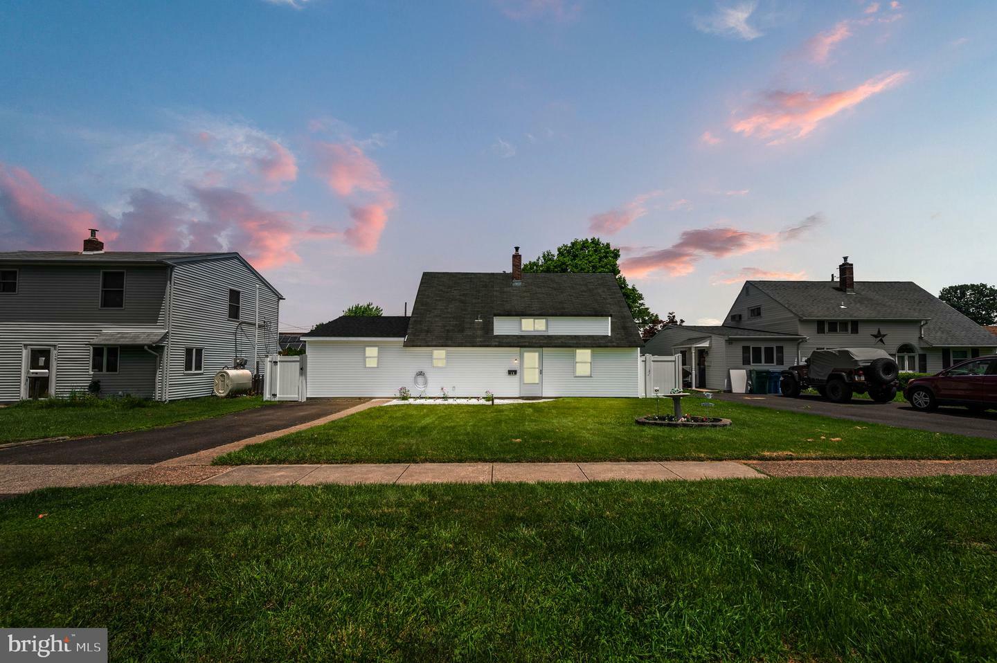 Property Photo:  19 Holly Drive  PA 19055 