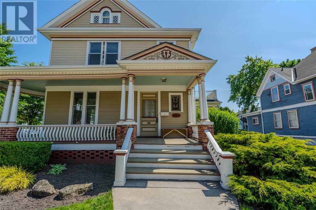 Photo de la propriété:  223 George Street  ON N7T 4H8 