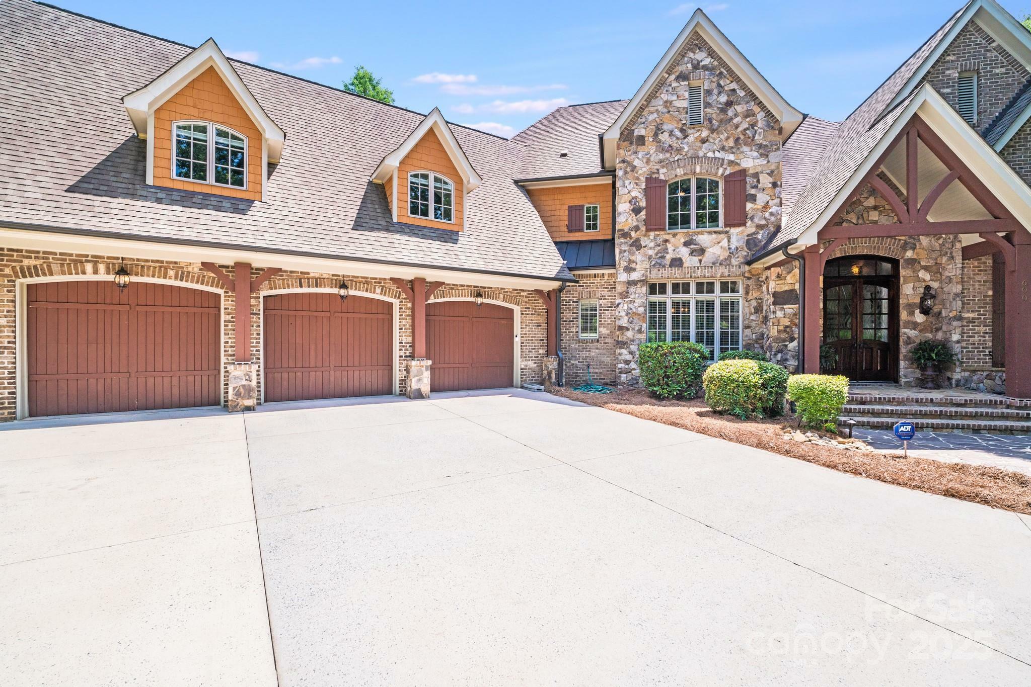 Property Photo:  600 Beauhaven Lane  NC 28173 