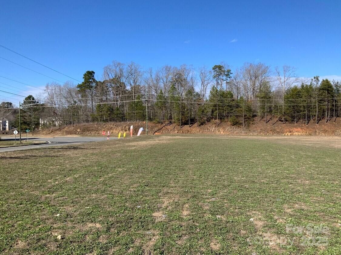 Property Photo:  651 Niblick Drive  NC 28054 