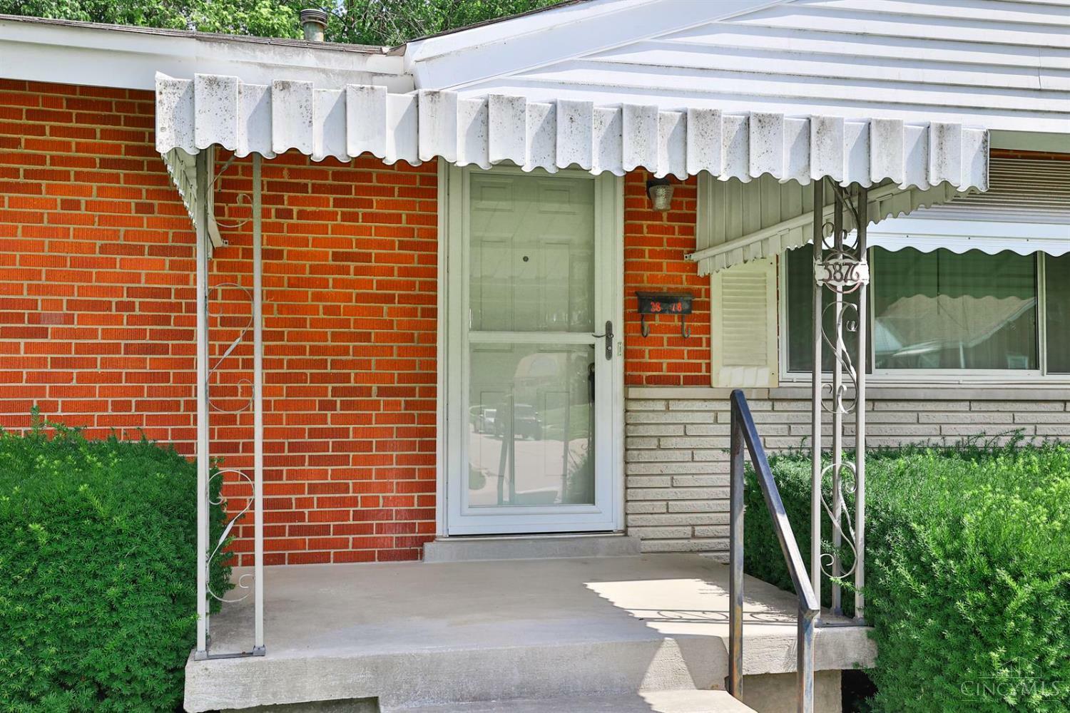 Property Photo: 3876 Beavercreek Circle OH 45241