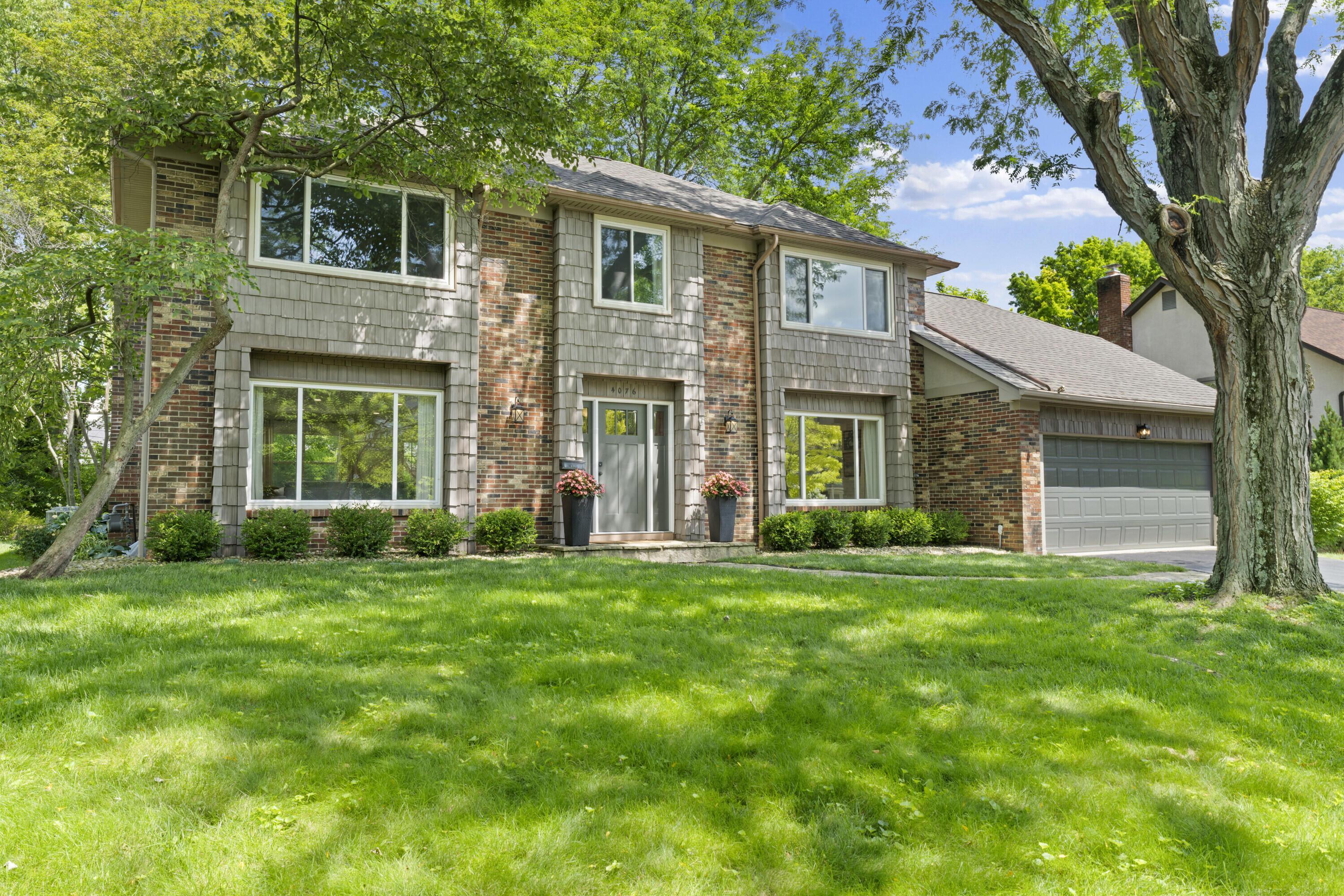 Property Photo: 4076 Longhill Road OH 43220