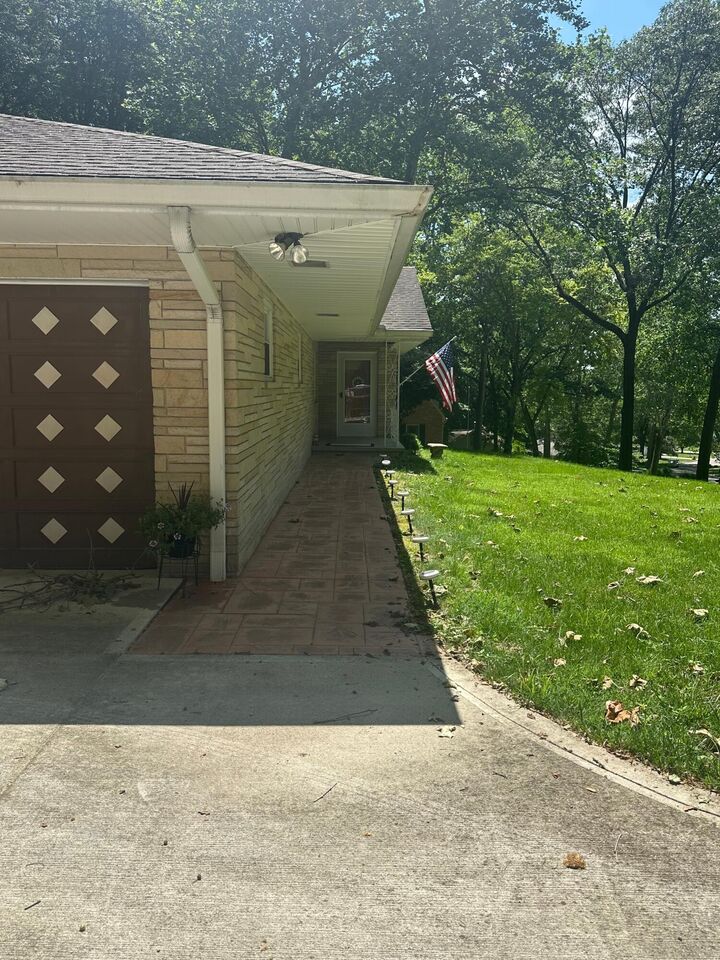 Property Photo:  1080 Sycamore Drive  OH 43130