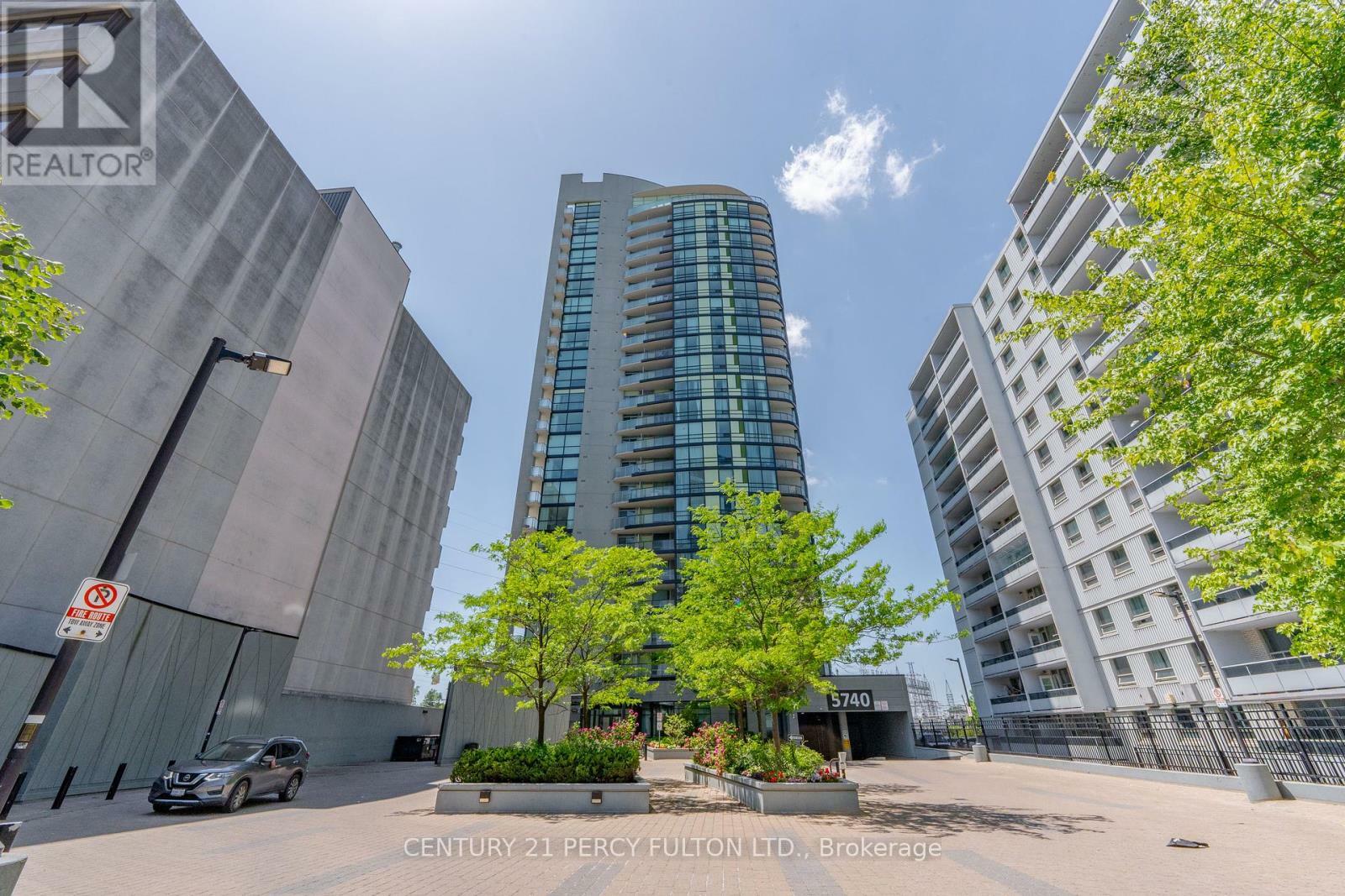 Property Photo: 5740 Yonge Street 205 ON M2M 0B1