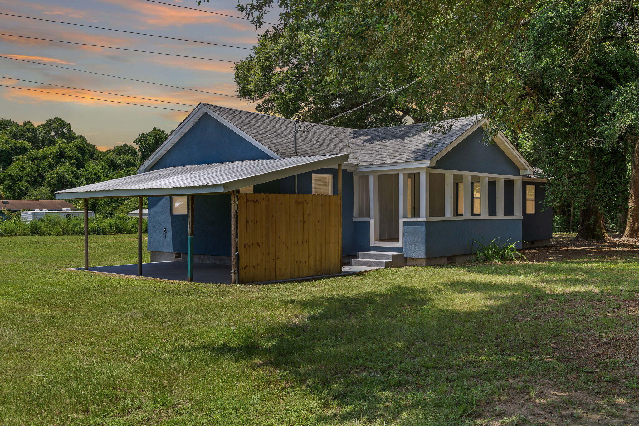 Property Photo: 2833 Indiana Avenue FL 32526