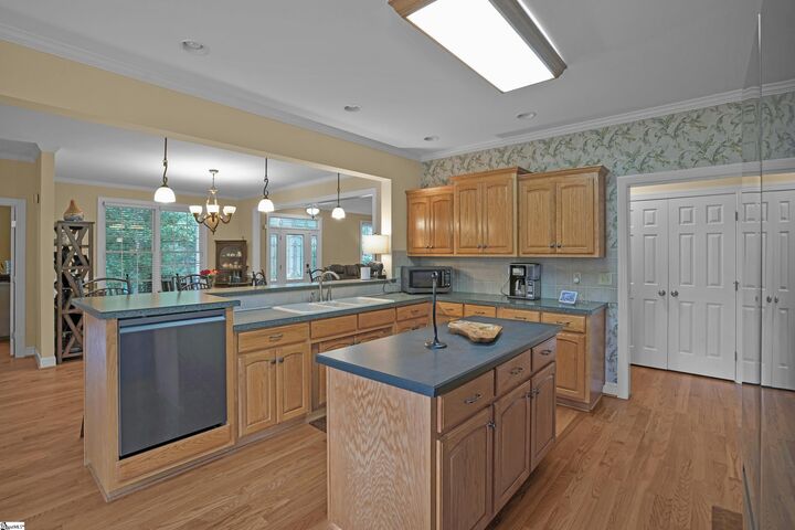 Property Photo: 1527 S Blackstock Road SC 29356