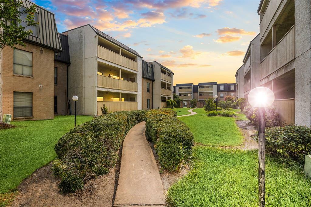 Property Photo:  8517 Hearth Drive 31  TX 77054 