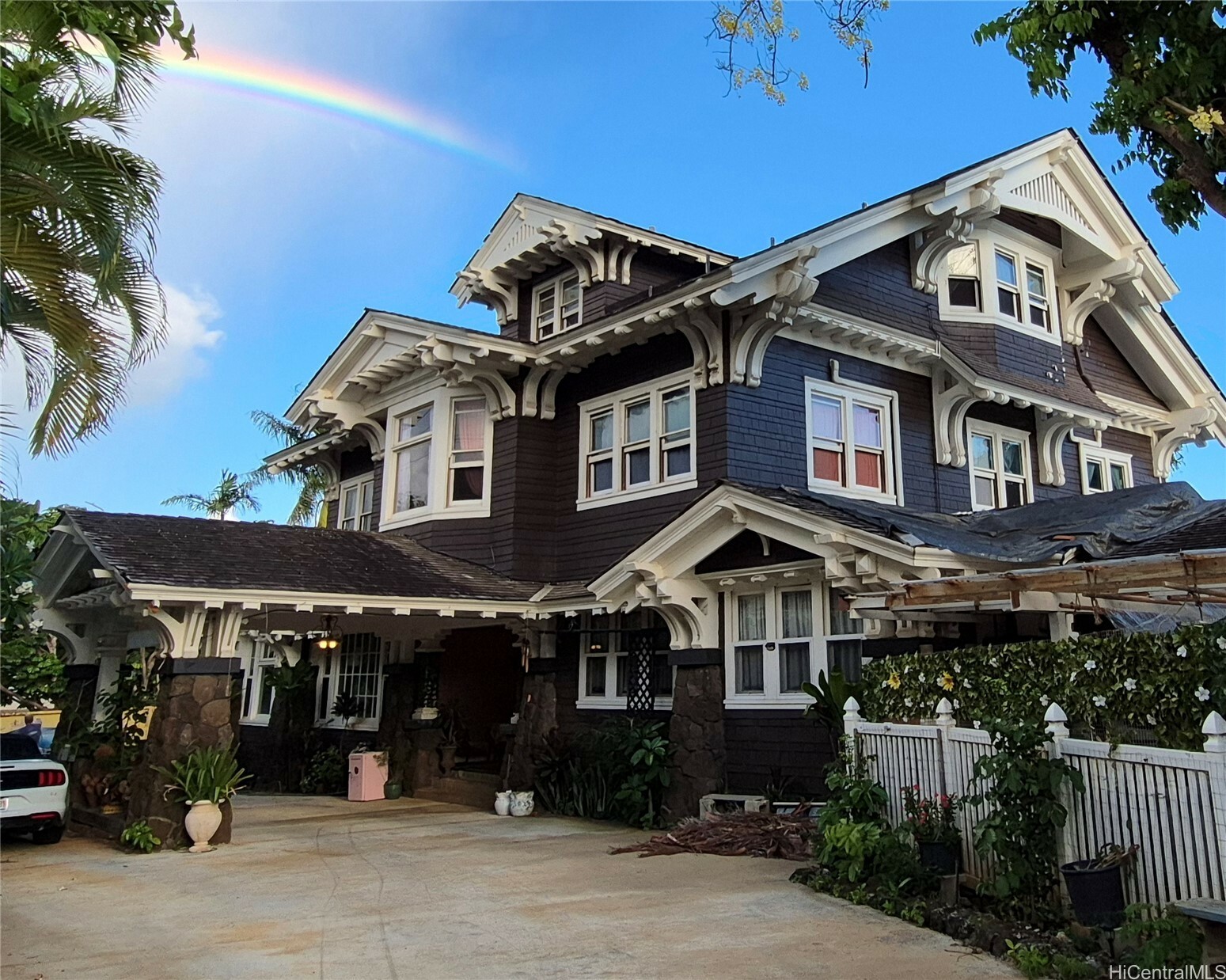 2001 Vancouver Drive  Honolulu HI 96822 photo
